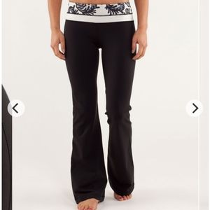 Lululemon Groove Laceoflage Polar Cream Black
